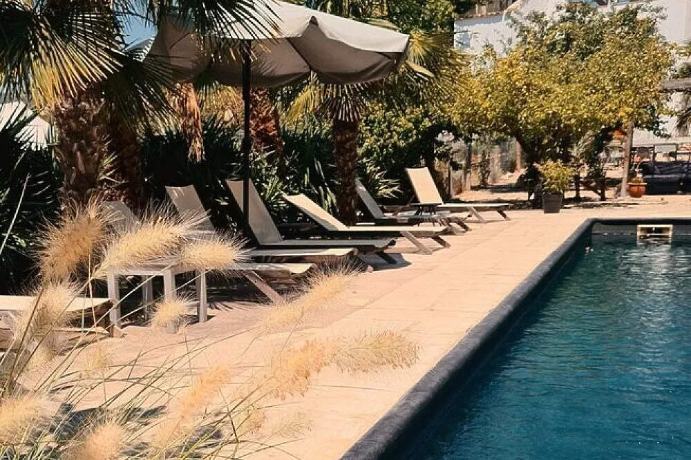 the grounds — Cal Pau Cruset, Catalunya